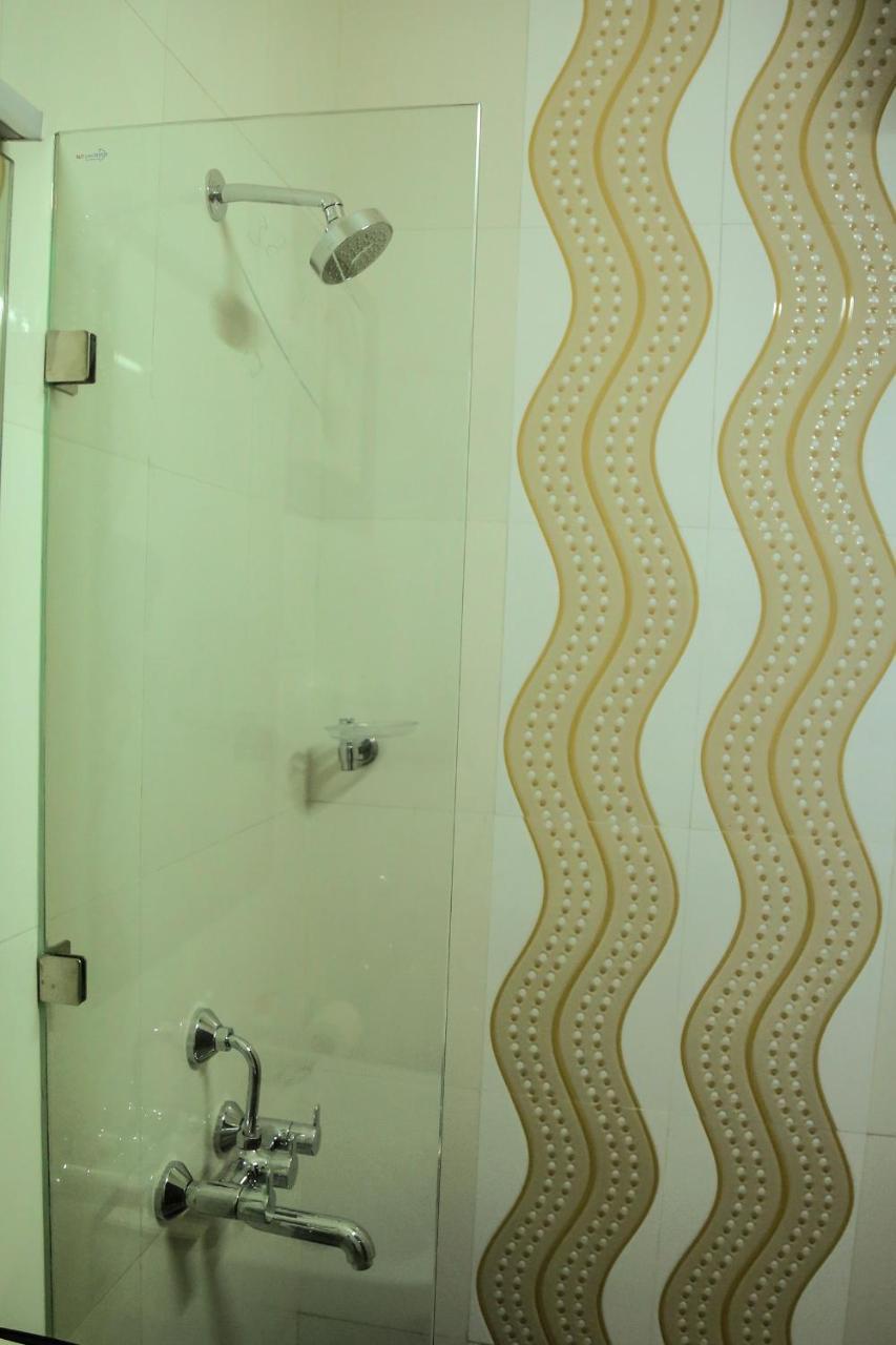 Hotel Sera Grand Chennai Room photo